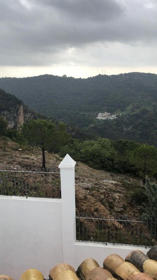 Stylish 3 Bed House 2 Bathrooms, With Patio, Roof Terrace And Communal Pool 5 Minutes Away From The Beautiful Spanish White Village Of Casares Pueblo And Only 20 Mins From The Sea Ngoại thất bức ảnh