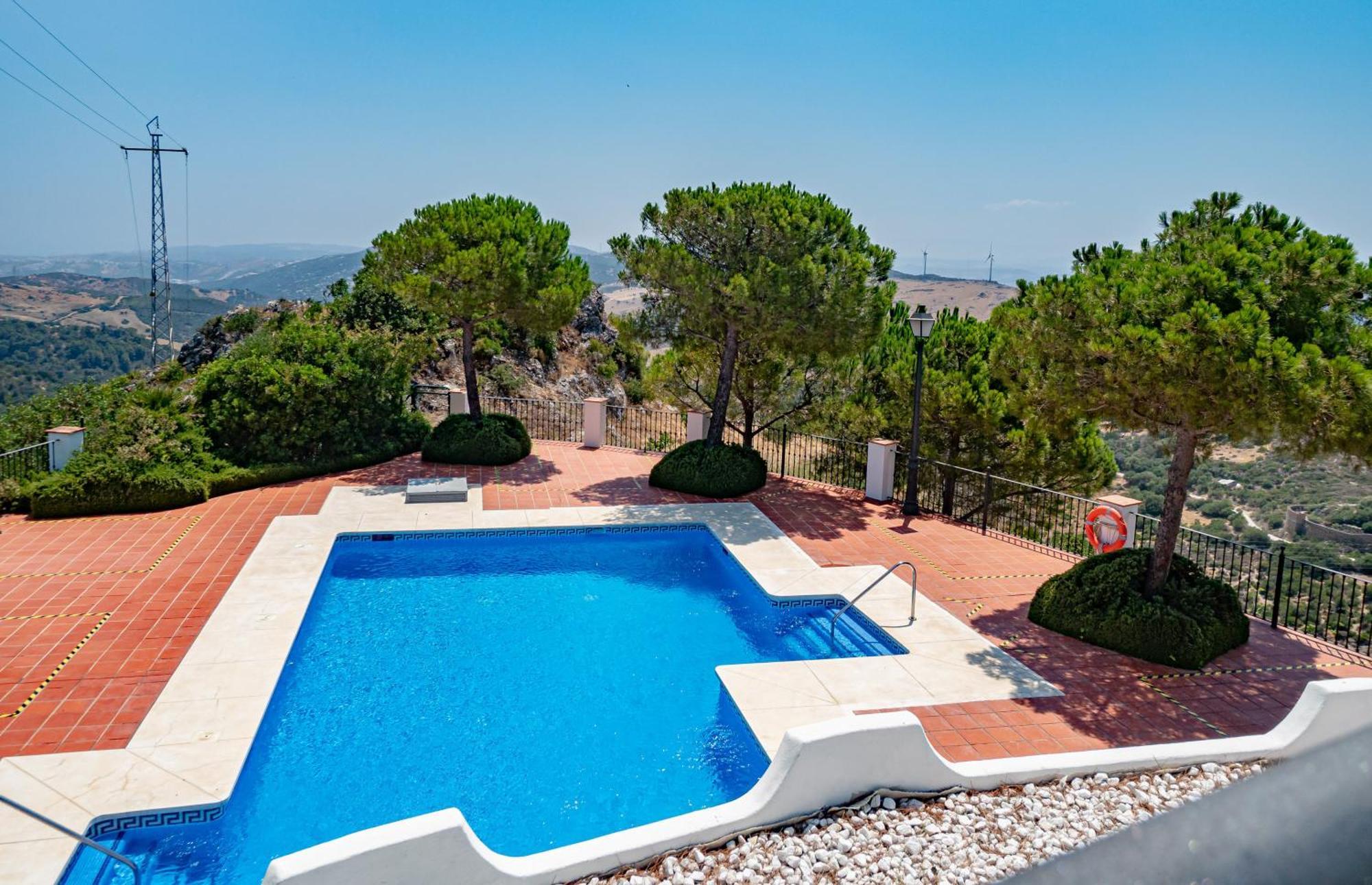 Stylish 3 Bed House 2 Bathrooms, With Patio, Roof Terrace And Communal Pool 5 Minutes Away From The Beautiful Spanish White Village Of Casares Pueblo And Only 20 Mins From The Sea Ngoại thất bức ảnh